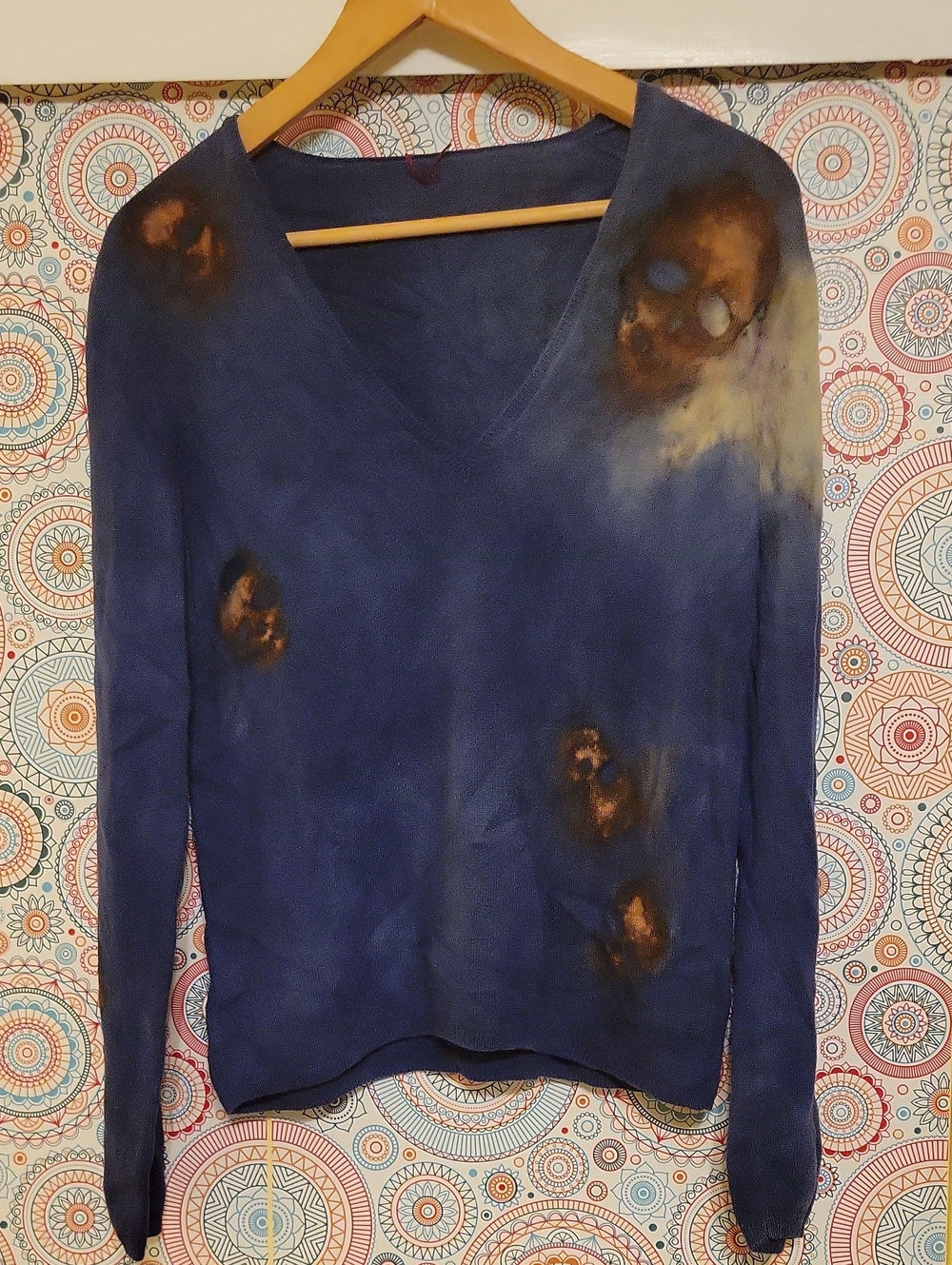 Galadriel Mattei Women's V-Neck Navy Blue Pullover Sweater